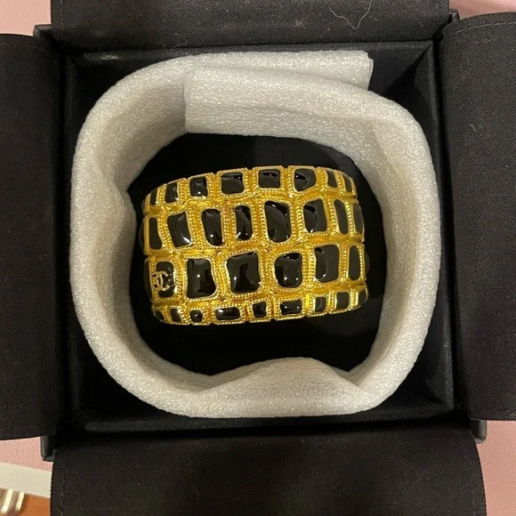 🖤Gorgeous Chanel Egyptian Resin Bracelt🖤 - Picture 7 of 7